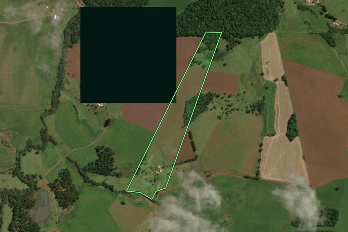 Imagem de satélite do imóvel rural em São José do Ouro (RS), com o contorno declarado no CAR desenhado por cima.