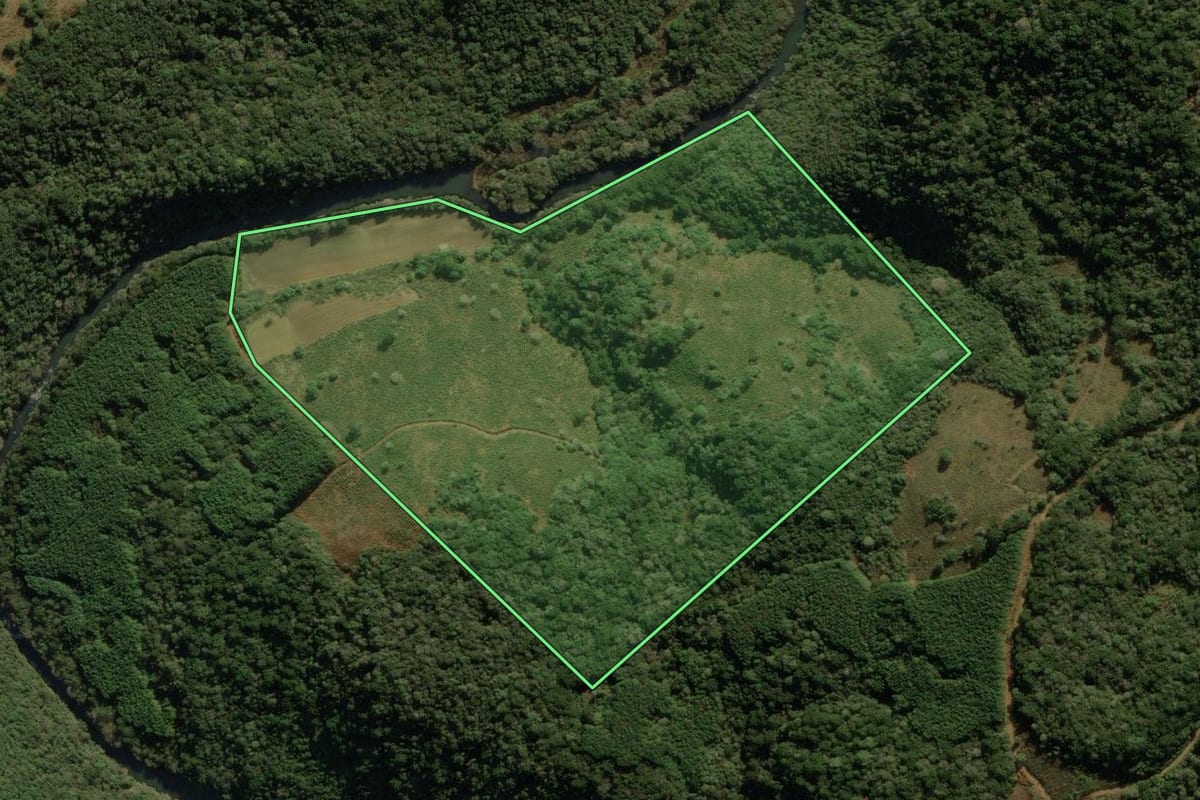Imagem de satélite do imóvel rural em São José dos Ausentes (RS), com o contorno declarado no CAR desenhado por cima.