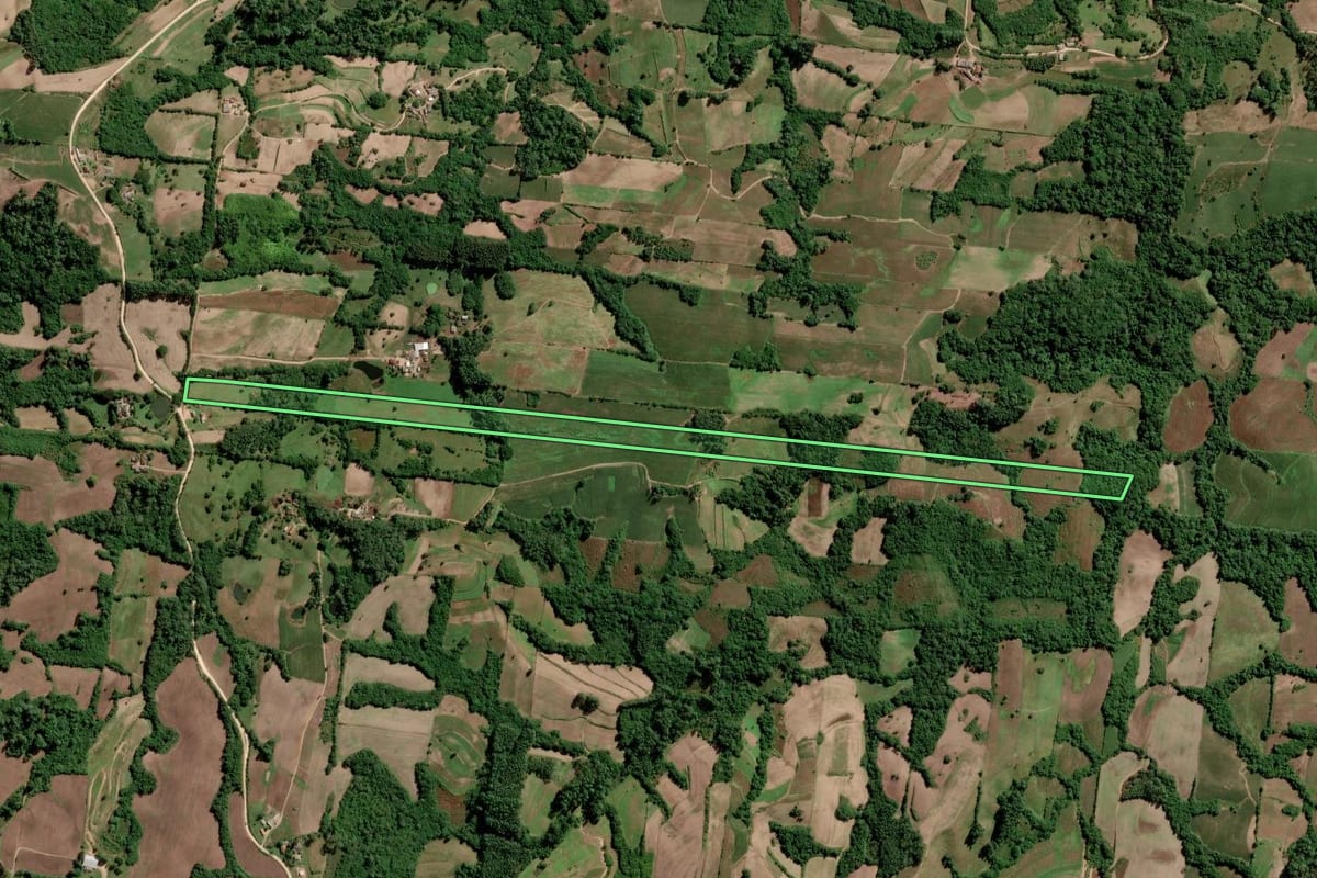Imagem de satélite do imóvel rural em São Lourenço do Sul (RS), com o contorno declarado no CAR desenhado por cima.