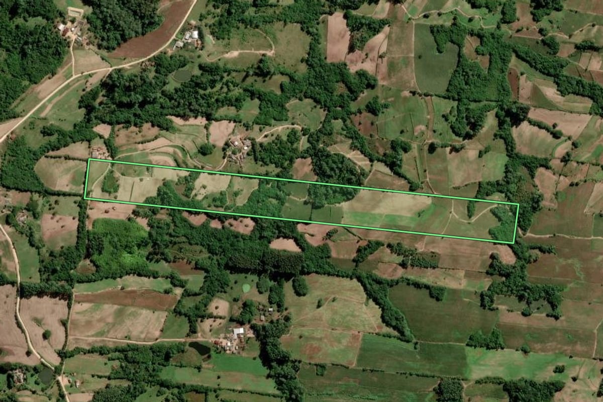 Imagem de satélite do imóvel rural em São Lourenço do Sul (RS), com o contorno declarado no CAR desenhado por cima.