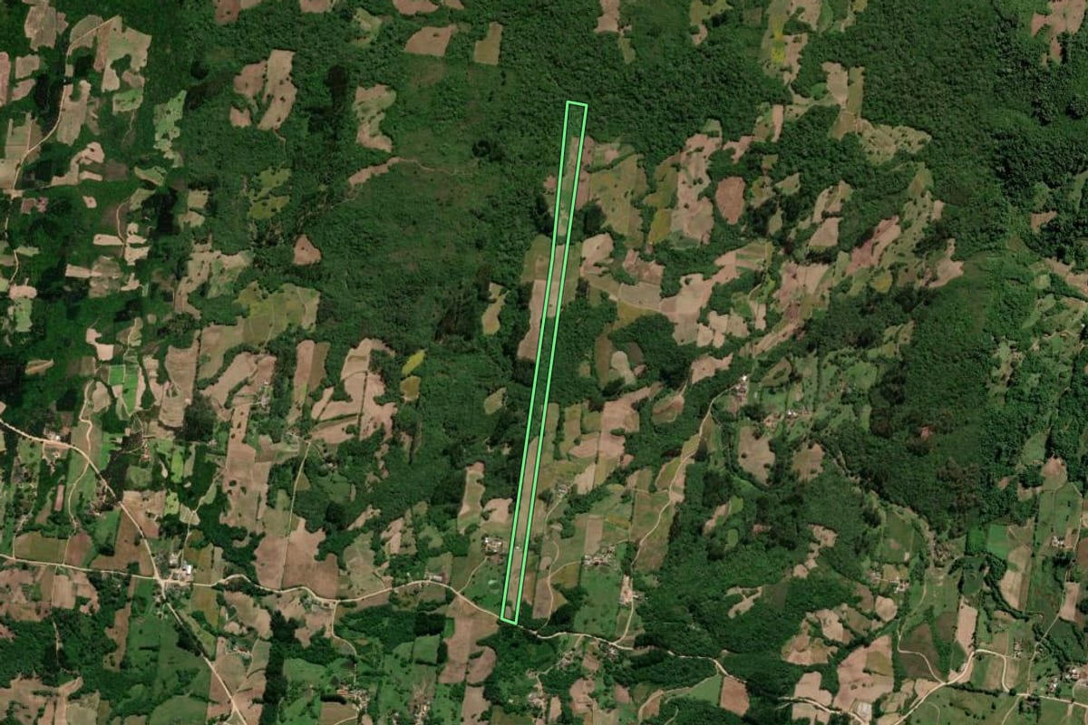 Imagem de satélite do imóvel rural em São Lourenço do Sul (RS), com o contorno declarado no CAR desenhado por cima.