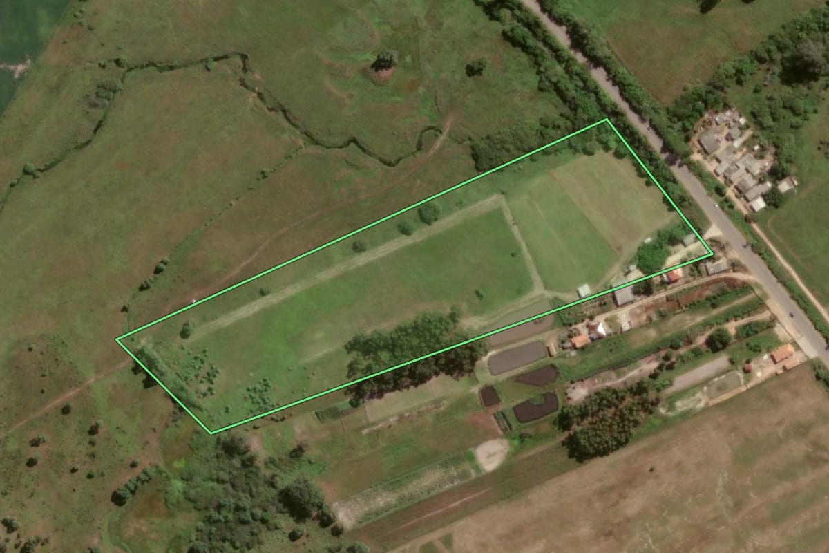 Imagem de satélite do imóvel rural em São Lourenço do Sul (RS), com o contorno declarado no CAR desenhado por cima.