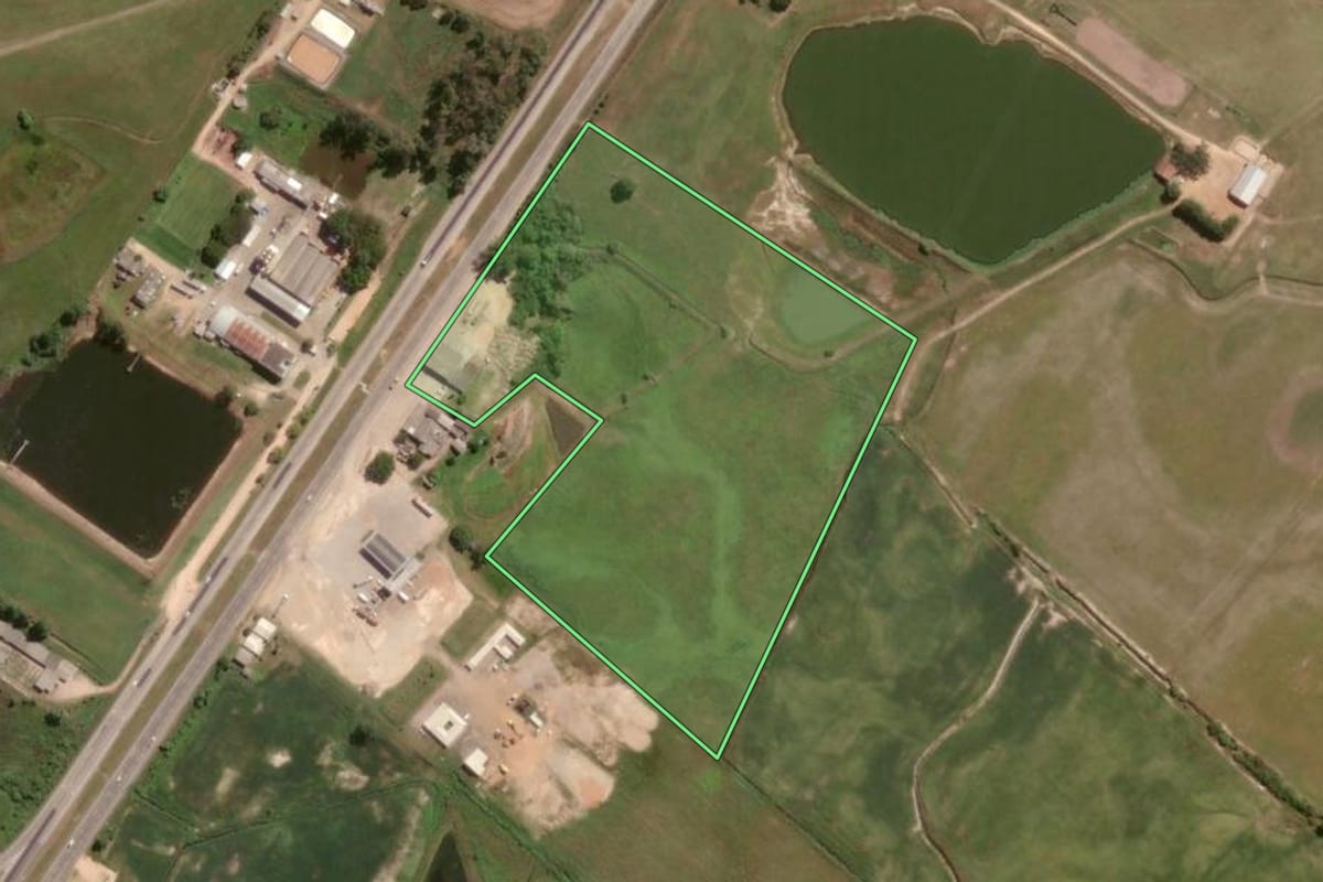 Imagem de satélite do imóvel rural em São Lourenço do Sul (RS), com o contorno declarado no CAR desenhado por cima.