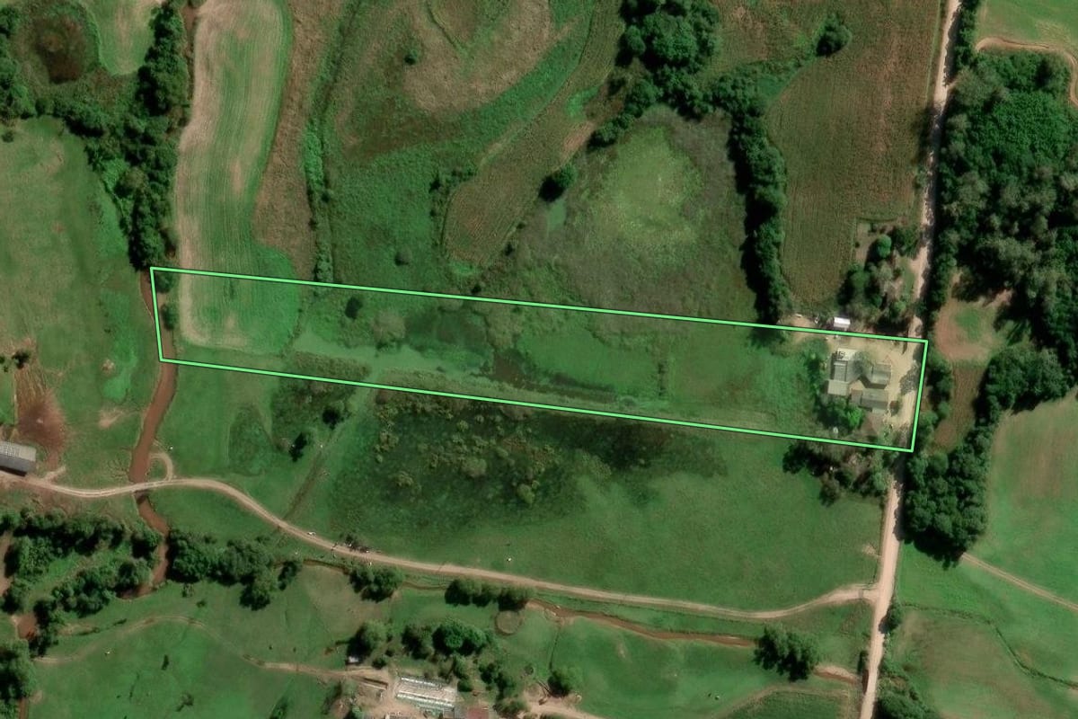 Imagem de satélite do imóvel rural em São Lourenço do Sul (RS), com o contorno declarado no CAR desenhado por cima.
