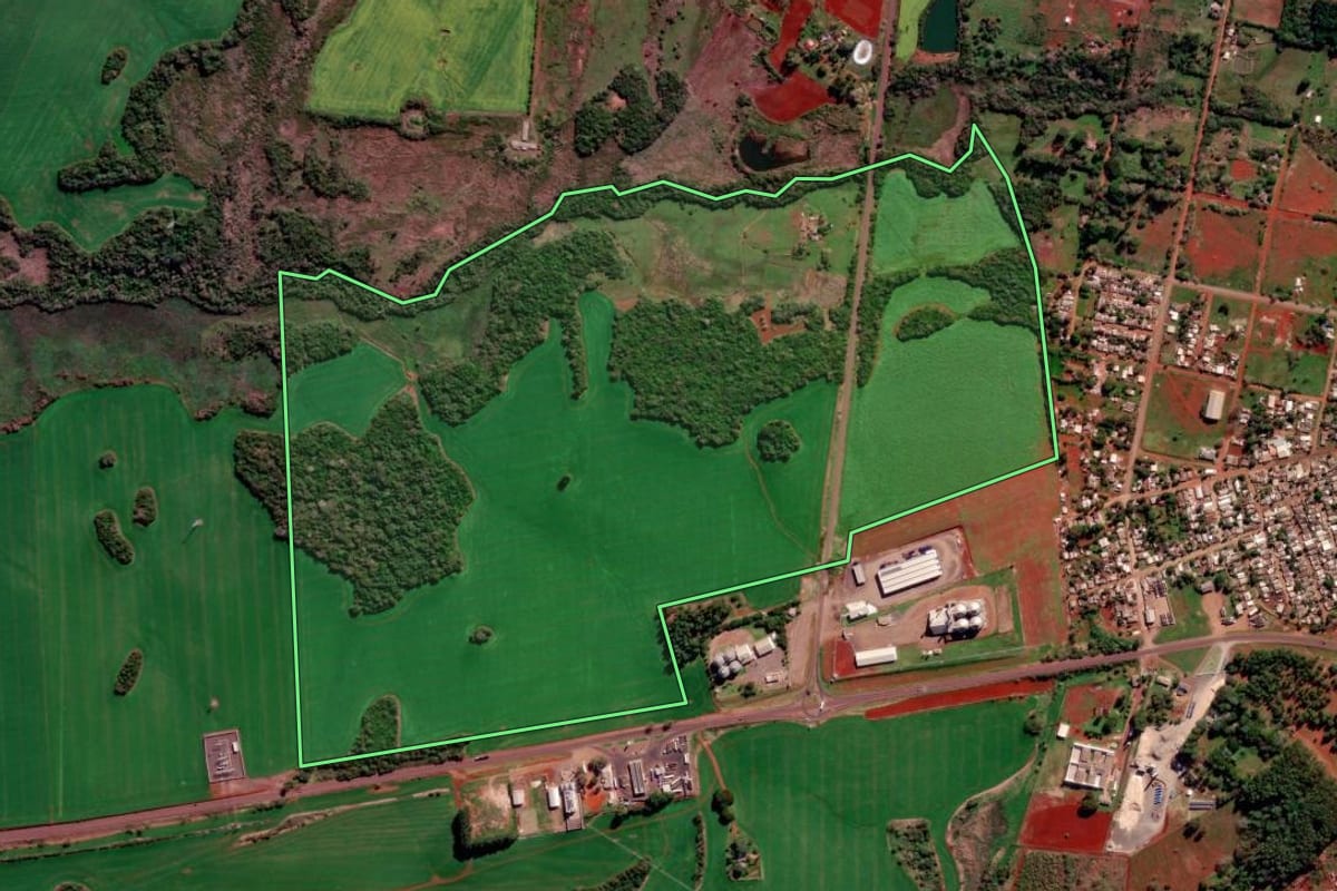 Imagem de satélite do imóvel rural em São Luiz Gonzaga (RS), com o contorno declarado no CAR desenhado por cima.