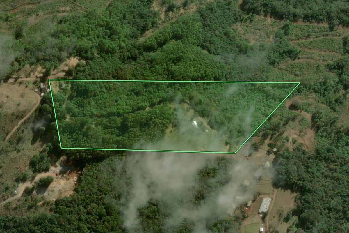 Imagem de satélite do imóvel rural em São Marcos (RS), com o contorno declarado no CAR desenhado por cima.