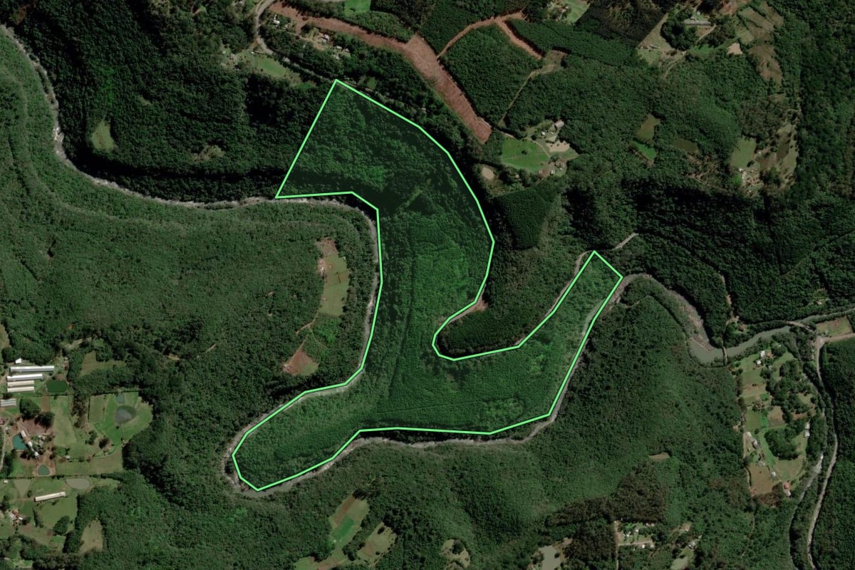 Imagem de satélite do imóvel rural em São Marcos (RS), com o contorno declarado no CAR desenhado por cima.