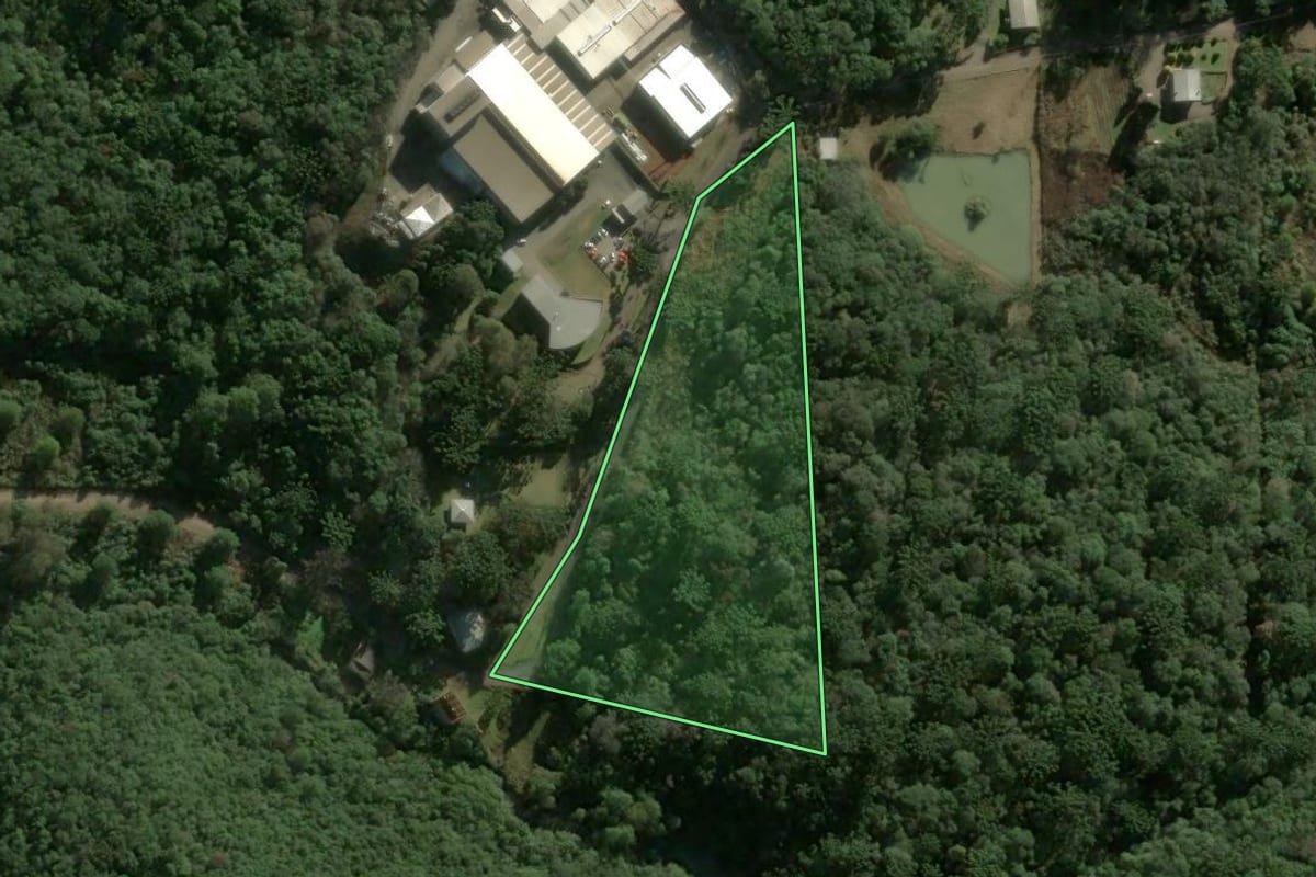 Imagem de satélite do imóvel rural em São Marcos (RS), com o contorno declarado no CAR desenhado por cima.