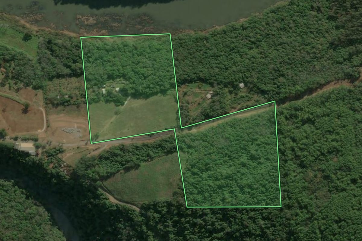 Imagem de satélite do imóvel rural em São Marcos (RS), com o contorno declarado no CAR desenhado por cima.