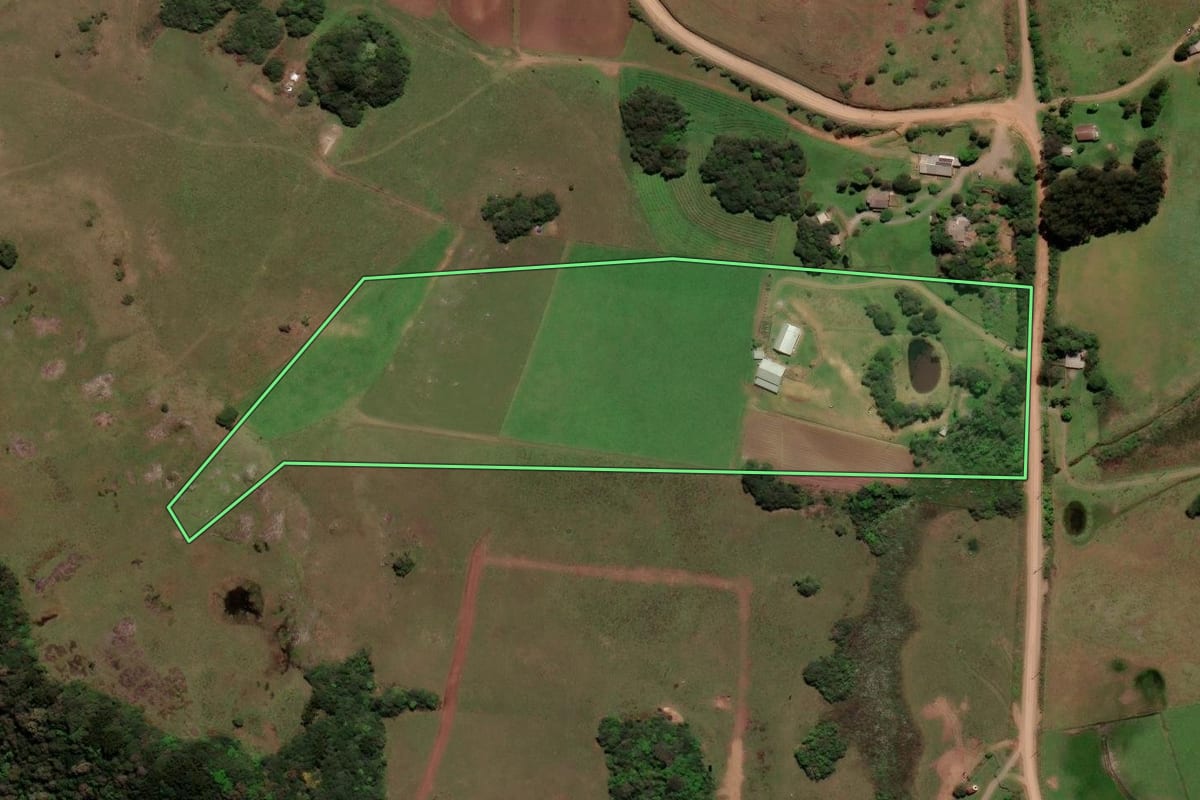 Imagem de satélite do imóvel rural em São Marcos (RS), com o contorno declarado no CAR desenhado por cima.