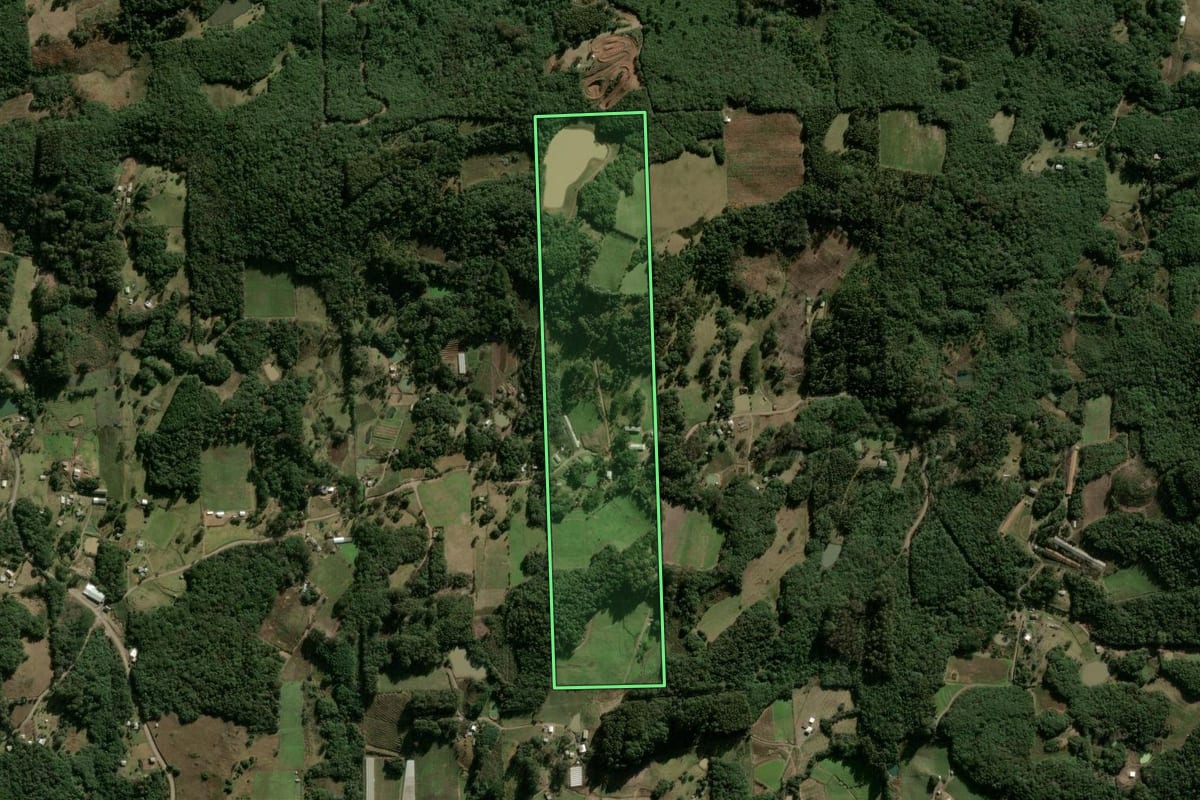 Imagem de satélite do imóvel rural em São Marcos (RS), com o contorno declarado no CAR desenhado por cima.