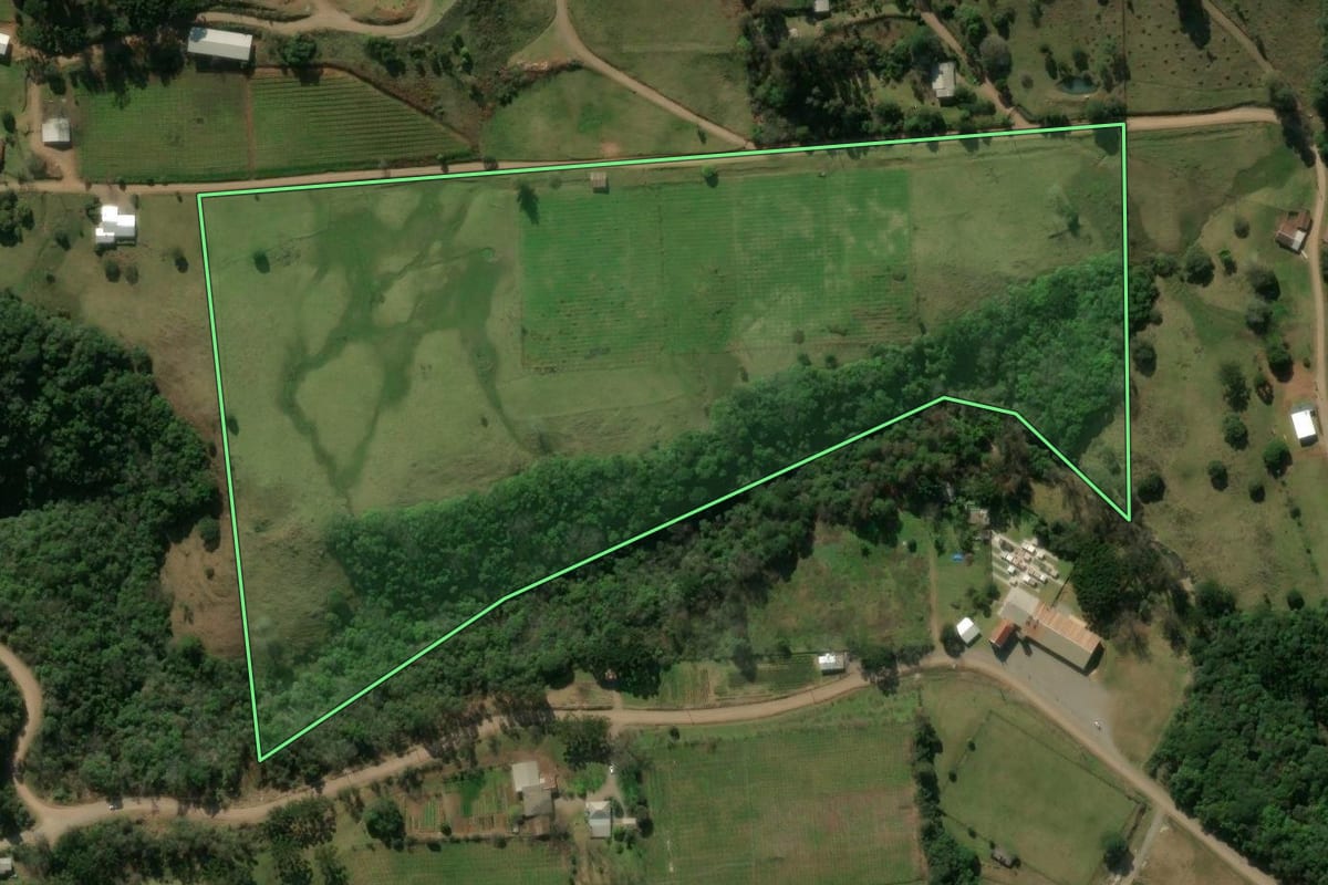 Imagem de satélite do imóvel rural em São Marcos (RS), com o contorno declarado no CAR desenhado por cima.