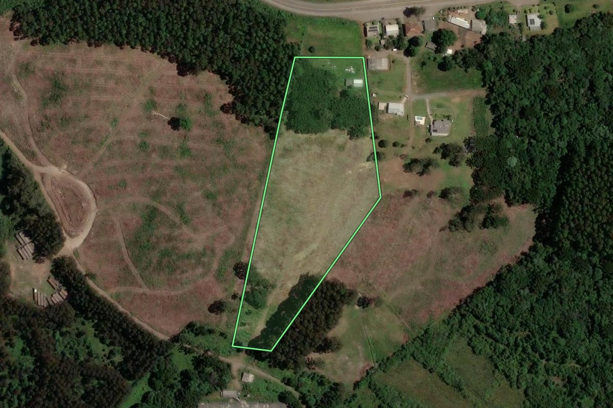 Imagem de satélite do imóvel rural em São Marcos (RS), com o contorno declarado no CAR desenhado por cima.