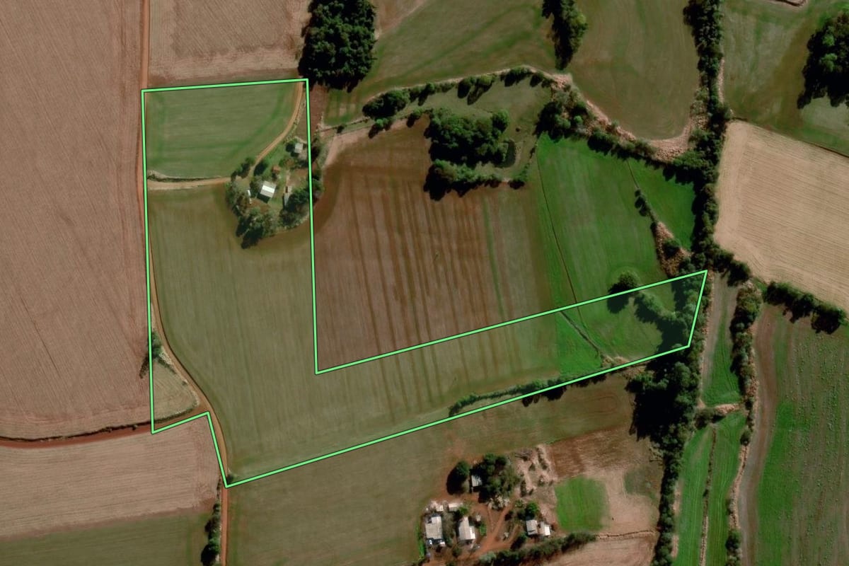 Imagem de satélite do imóvel rural em São Martinho (RS), com o contorno declarado no CAR desenhado por cima.