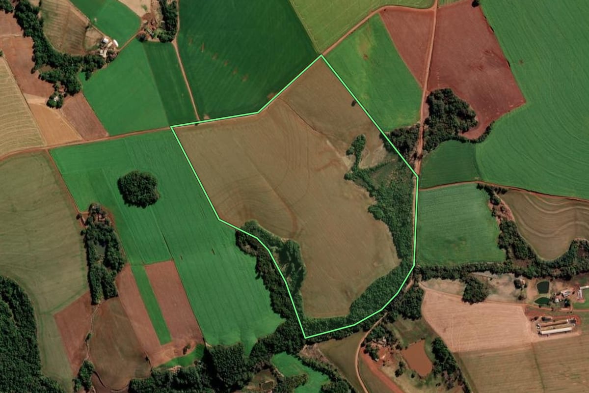 Imagem de satélite do imóvel rural em São Martinho (RS), com o contorno declarado no CAR desenhado por cima.