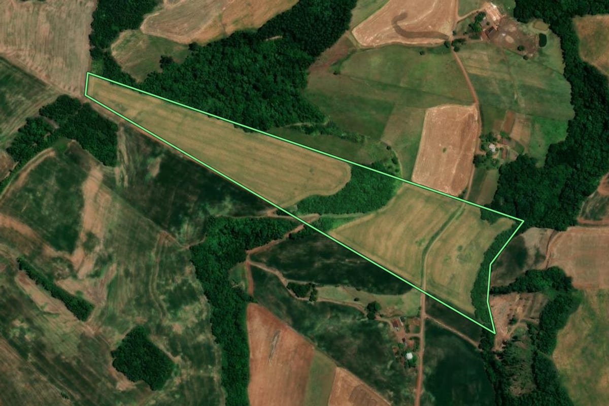 Imagem de satélite do imóvel rural em São Martinho (RS), com o contorno declarado no CAR desenhado por cima.