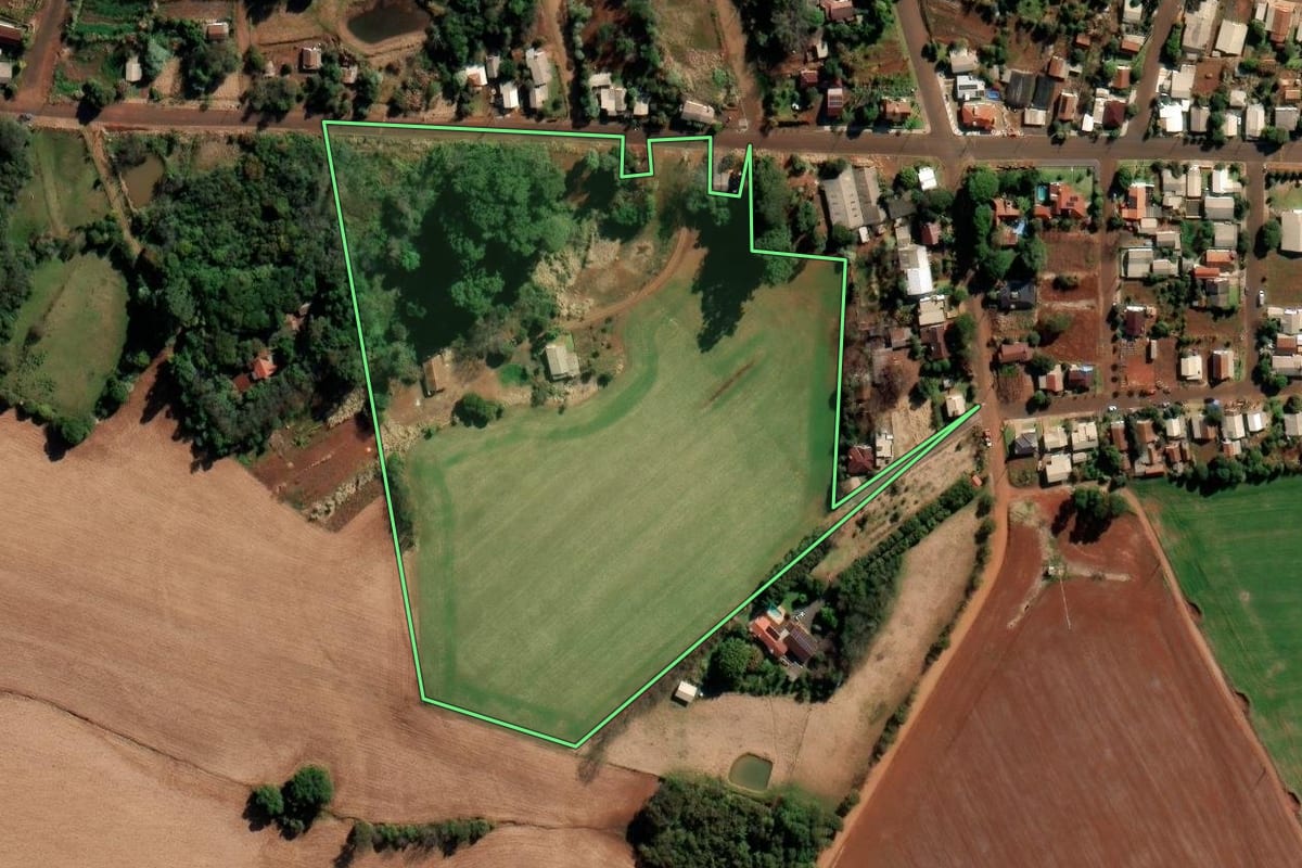 Imagem de satélite do imóvel rural em São Martinho (RS), com o contorno declarado no CAR desenhado por cima.