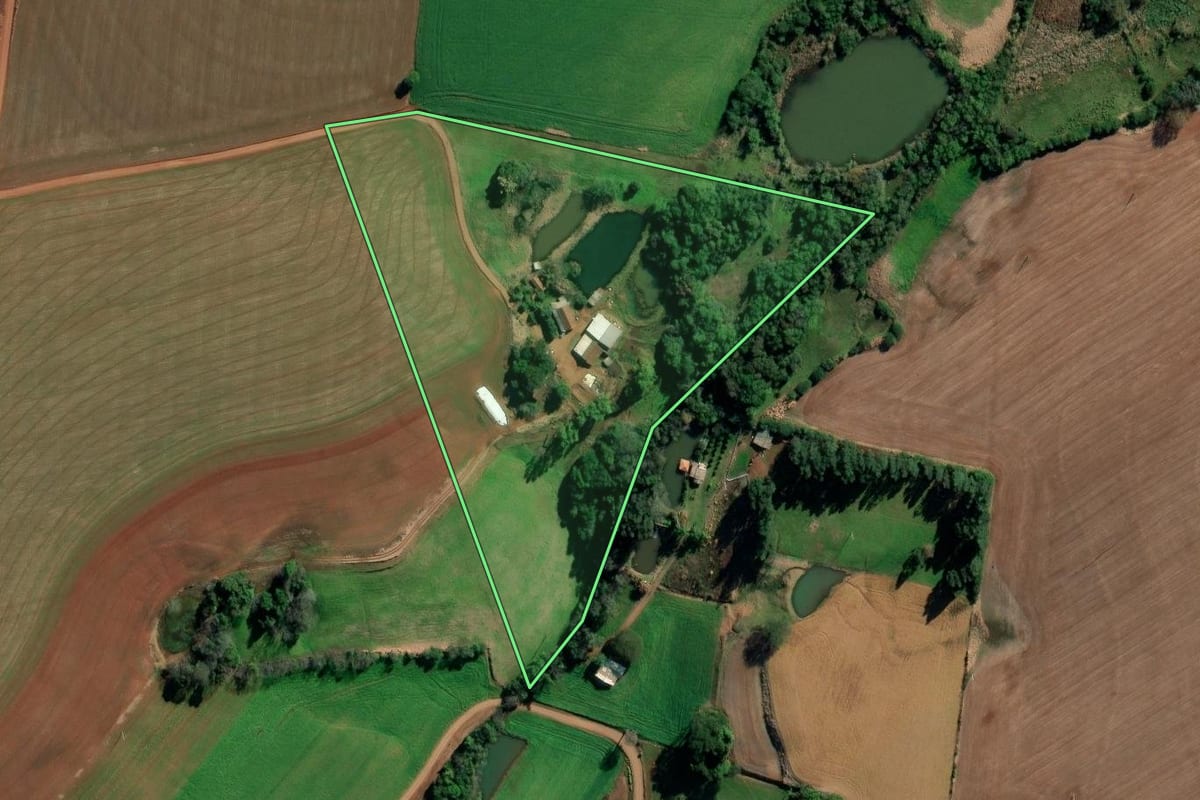 Imagem de satélite do imóvel rural em São Martinho (RS), com o contorno declarado no CAR desenhado por cima.
