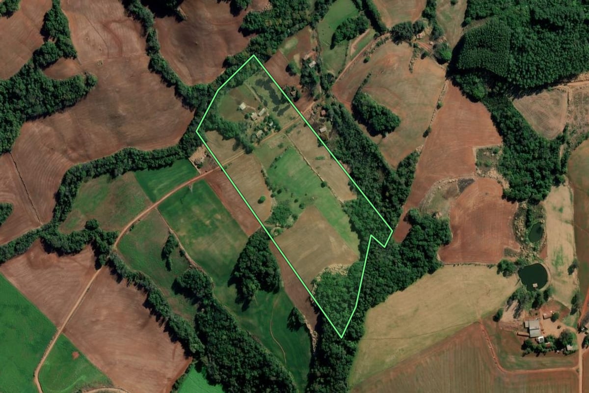 Imagem de satélite do imóvel rural em São Martinho (RS), com o contorno declarado no CAR desenhado por cima.