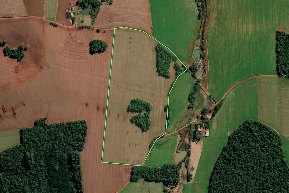 Imagem de satélite do imóvel rural em São Martinho (RS), com o contorno declarado no CAR desenhado por cima.