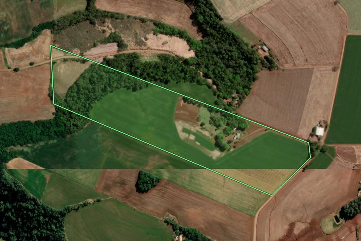 Imagem de satélite do imóvel rural em São Martinho (RS), com o contorno declarado no CAR desenhado por cima.