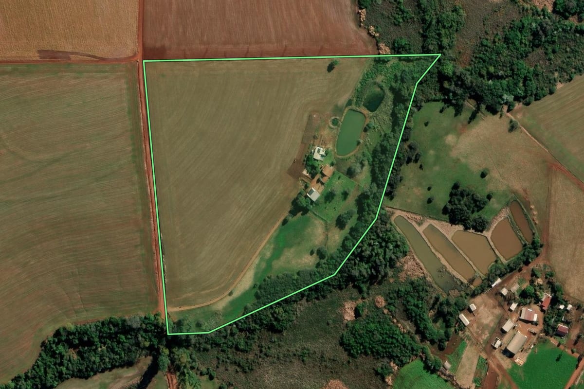 Imagem de satélite do imóvel rural em São Martinho (RS), com o contorno declarado no CAR desenhado por cima.