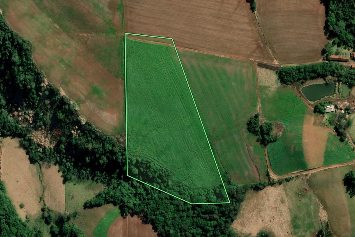 Imagem de satélite do imóvel rural em São Martinho (RS), com o contorno declarado no CAR desenhado por cima.