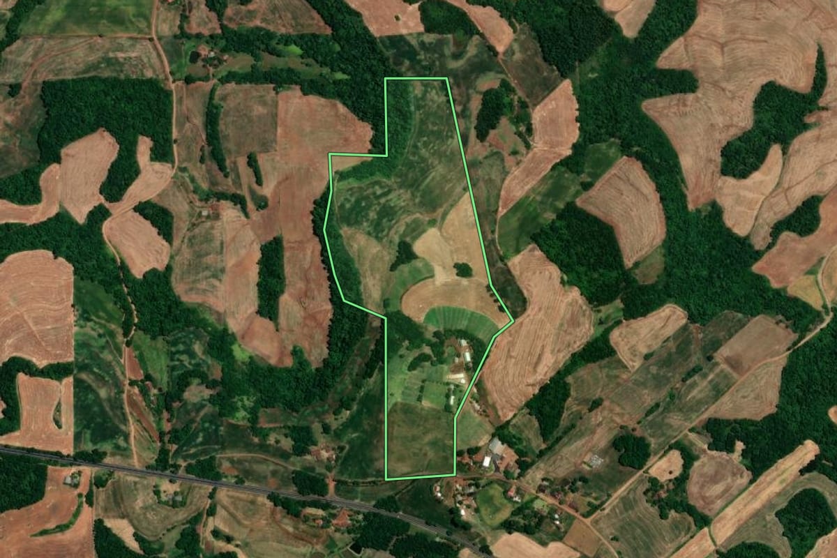 Imagem de satélite do imóvel rural em São Martinho (RS), com o contorno declarado no CAR desenhado por cima.