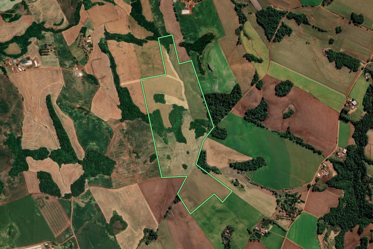 Imagem de satélite do imóvel rural em São Martinho (RS), com o contorno declarado no CAR desenhado por cima.
