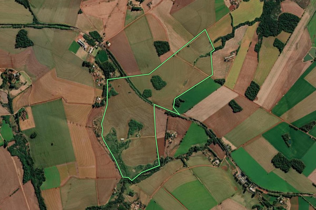 Imagem de satélite do imóvel rural em São Martinho (RS), com o contorno declarado no CAR desenhado por cima.