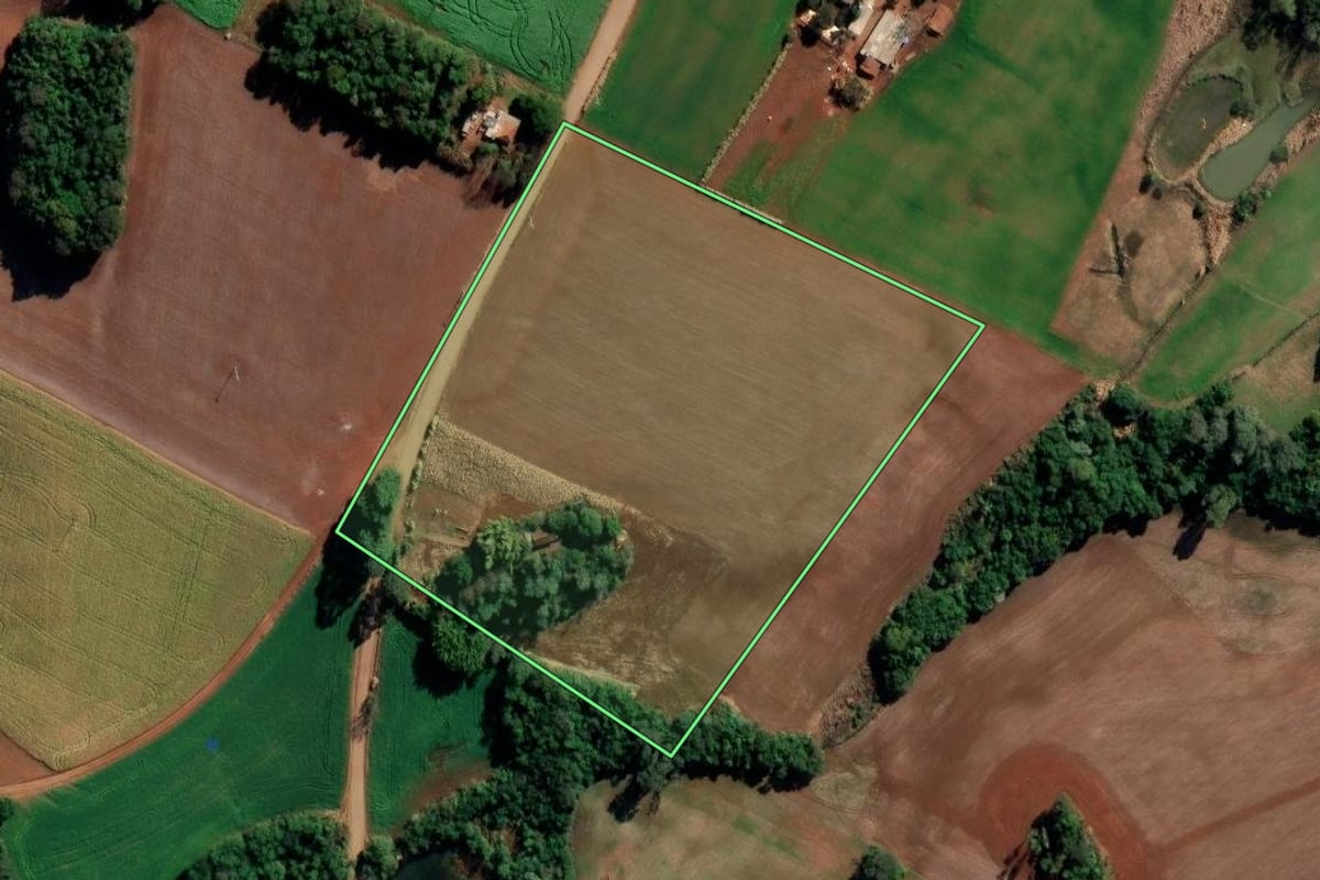 Imagem de satélite do imóvel rural em São Martinho (RS), com o contorno declarado no CAR desenhado por cima.