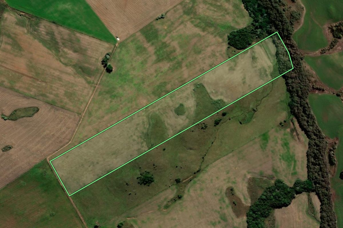 Imagem de satélite do imóvel rural em São Martinho da Serra (RS), com o contorno declarado no CAR desenhado por cima.