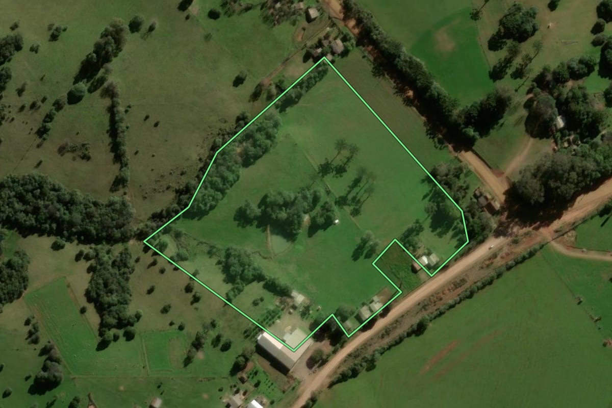 Imagem de satélite do imóvel rural em São Martinho da Serra (RS), com o contorno declarado no CAR desenhado por cima.