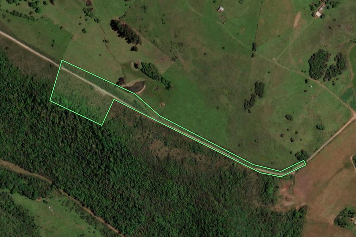 Imagem de satélite do imóvel rural em São Martinho da Serra (RS), com o contorno declarado no CAR desenhado por cima.