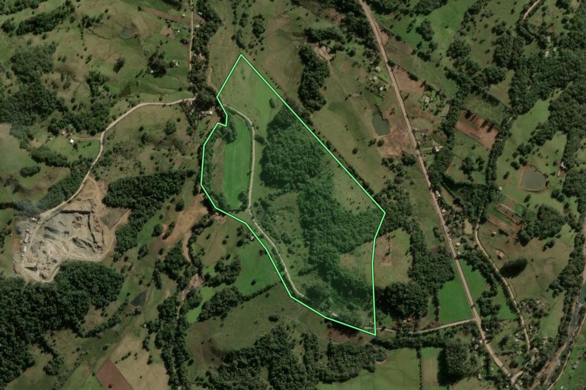 Imagem de satélite do imóvel rural em São Martinho da Serra (RS), com o contorno declarado no CAR desenhado por cima.