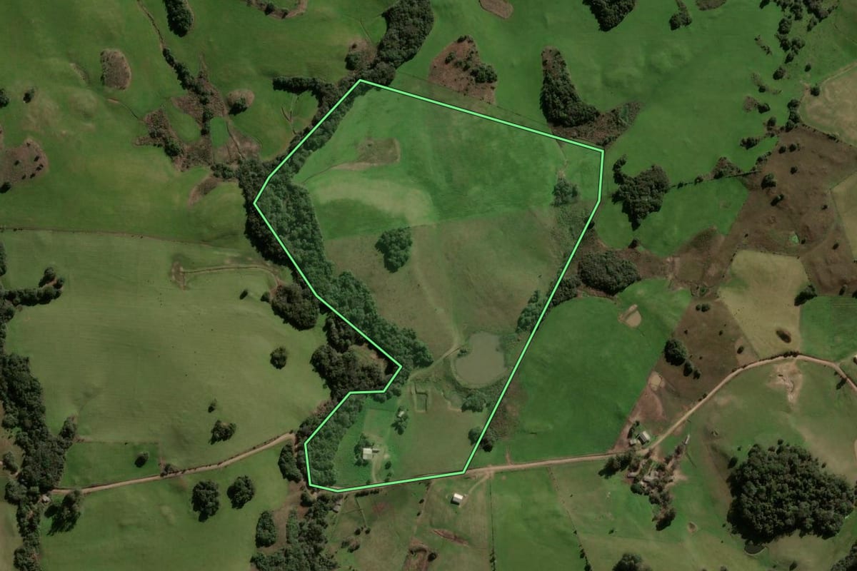 Imagem de satélite do imóvel rural em São Martinho da Serra (RS), com o contorno declarado no CAR desenhado por cima.