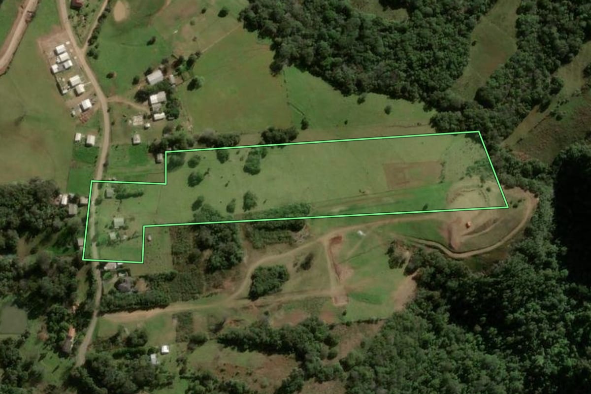 Imagem de satélite do imóvel rural em São Martinho da Serra (RS), com o contorno declarado no CAR desenhado por cima.