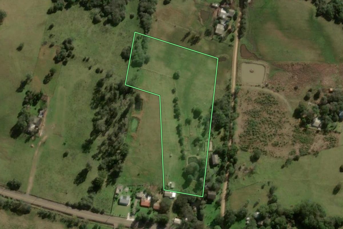 Imagem de satélite do imóvel rural em São Martinho da Serra (RS), com o contorno declarado no CAR desenhado por cima.