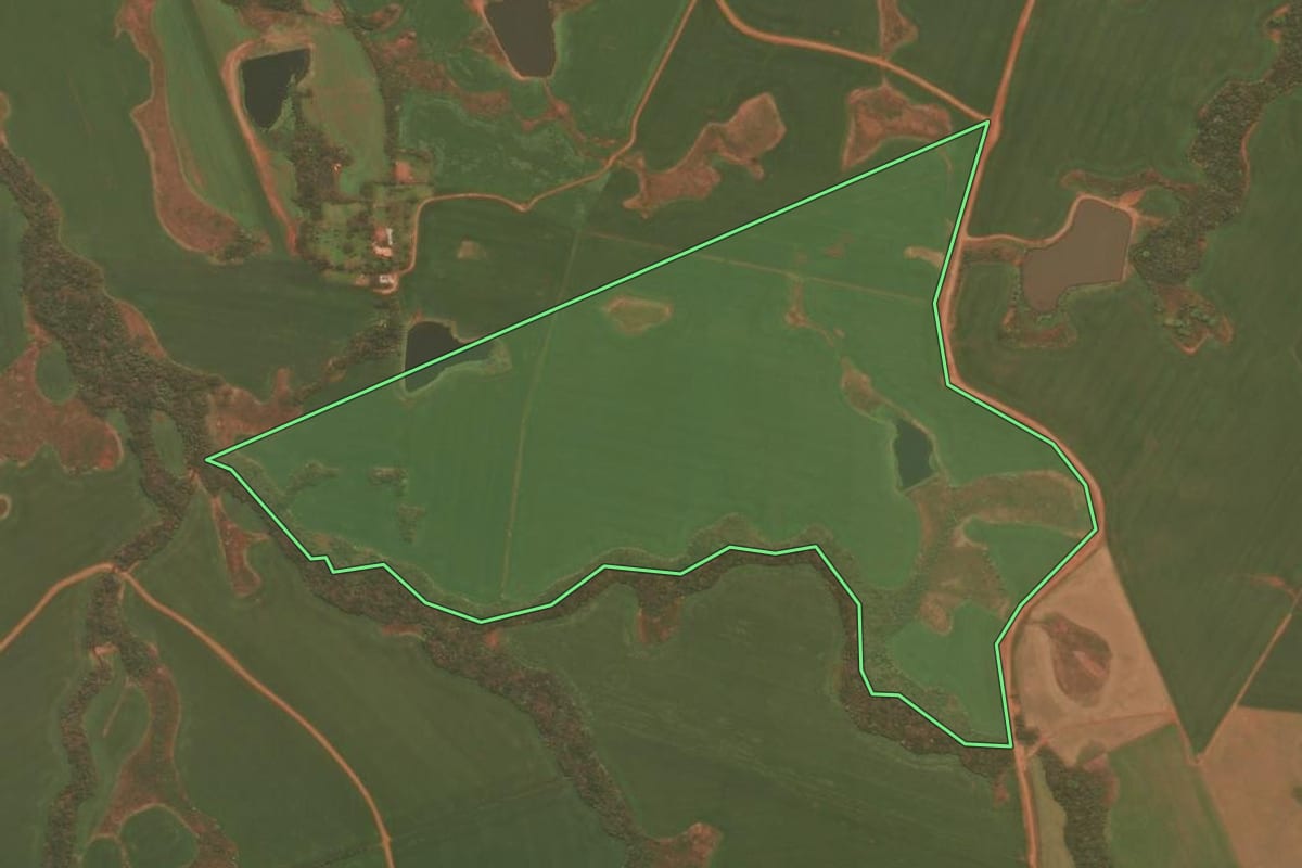 Imagem de satélite do imóvel rural em São Martinho da Serra (RS), com o contorno declarado no CAR desenhado por cima.