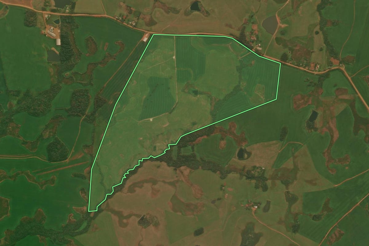 Imagem de satélite do imóvel rural em São Martinho da Serra (RS), com o contorno declarado no CAR desenhado por cima.