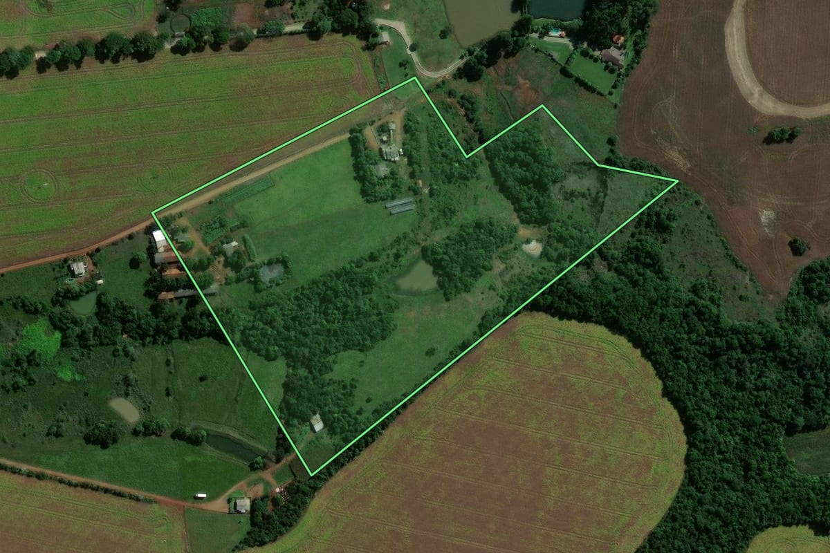 Imagem de satélite do imóvel rural em São Miguel das Missões (RS), com o contorno declarado no CAR desenhado por cima.