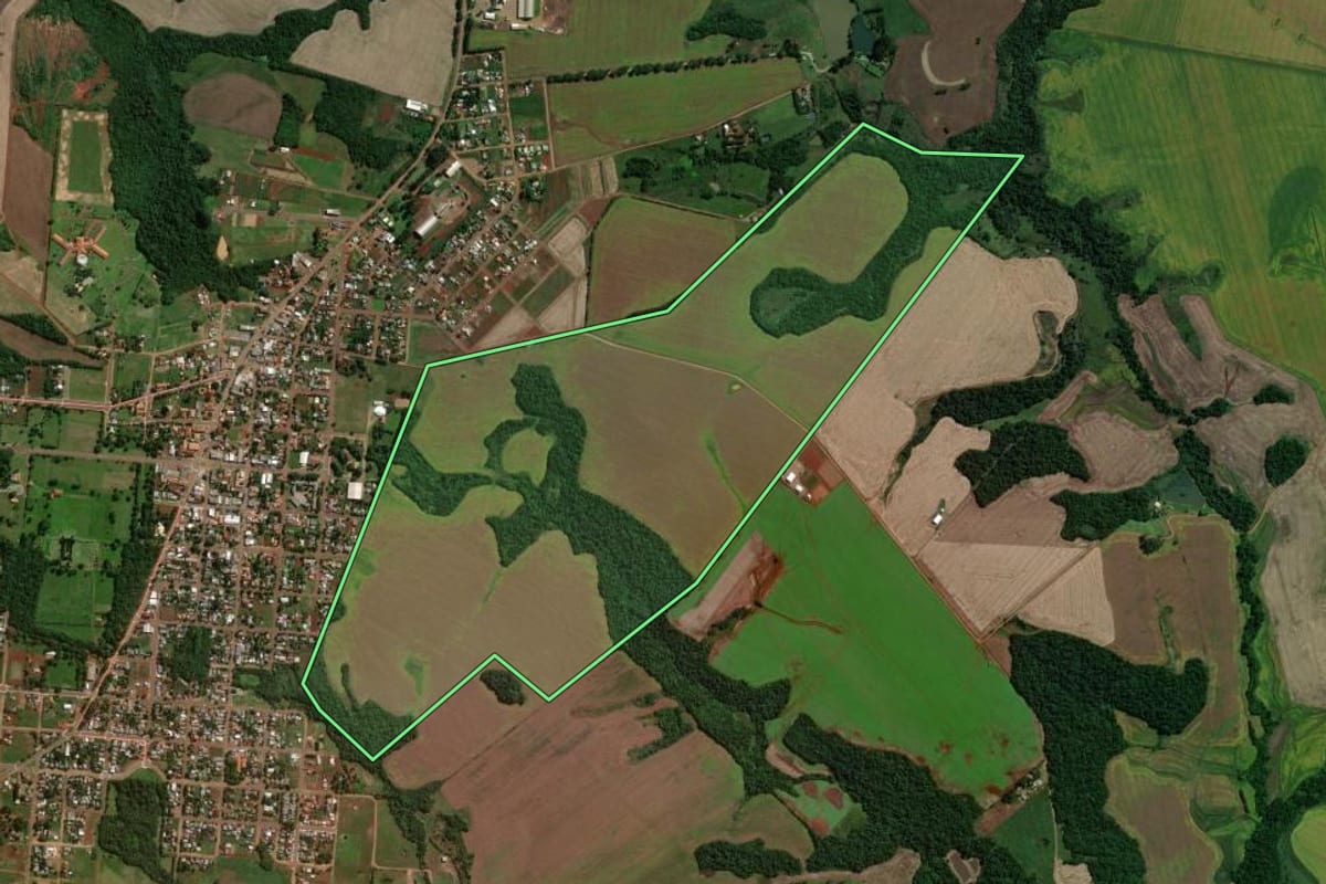 Imagem de satélite do imóvel rural em São Miguel das Missões (RS), com o contorno declarado no CAR desenhado por cima.