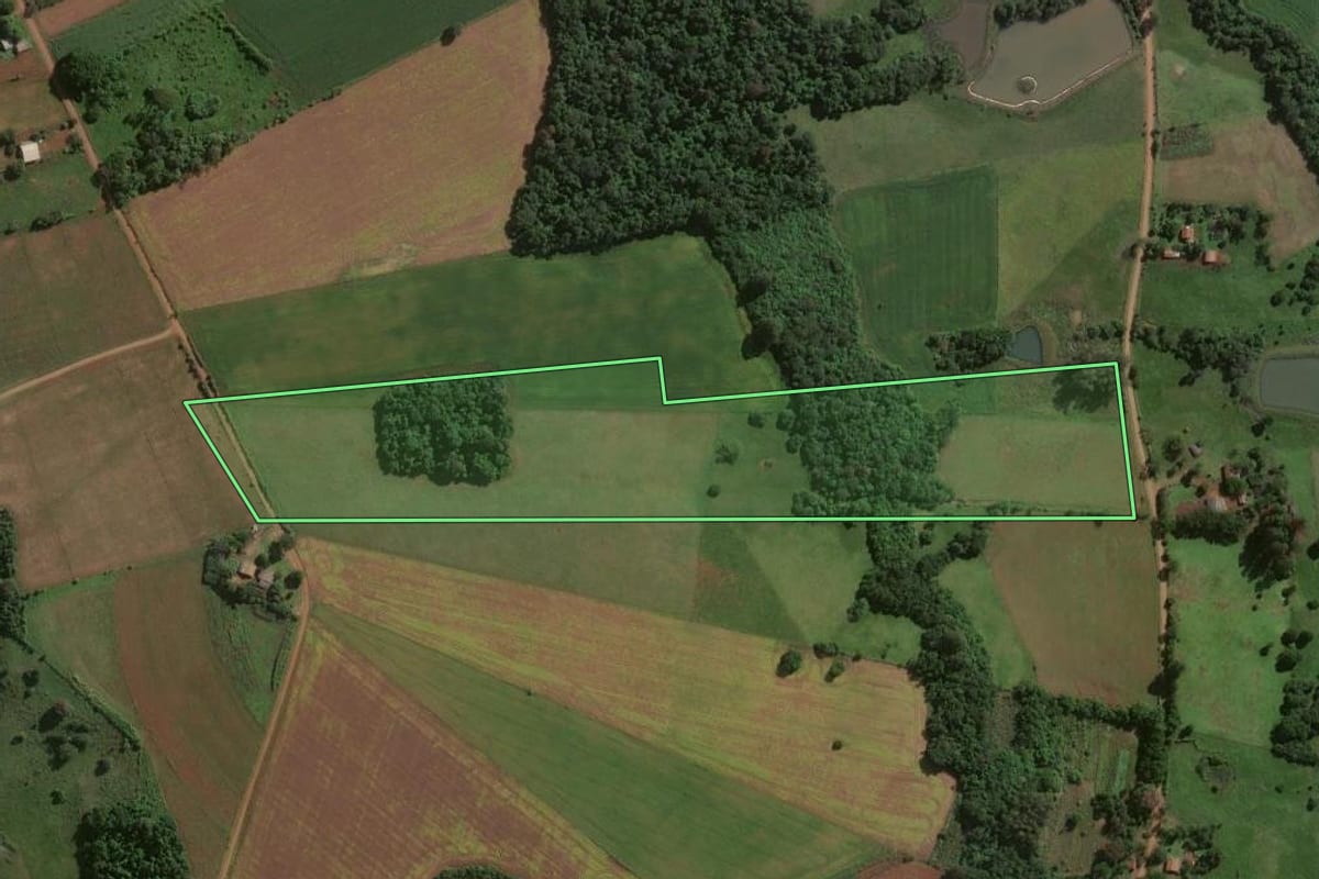 Imagem de satélite do imóvel rural em São Miguel das Missões (RS), com o contorno declarado no CAR desenhado por cima.