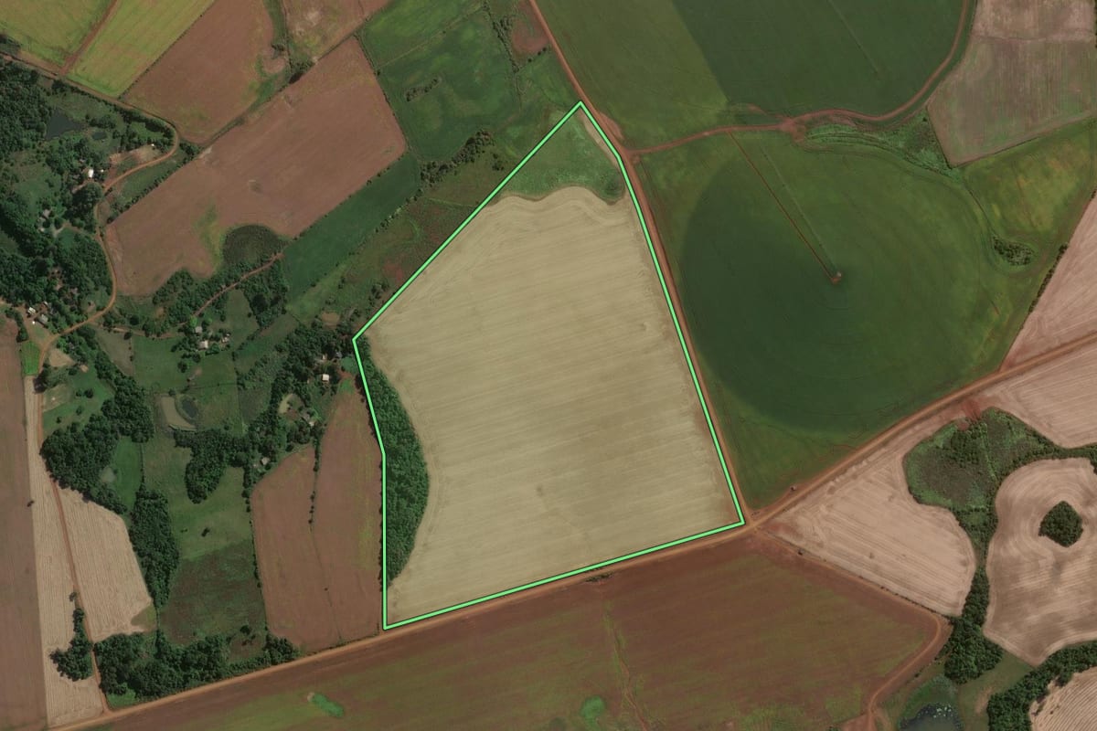 Imagem de satélite do imóvel rural em São Miguel das Missões (RS), com o contorno declarado no CAR desenhado por cima.