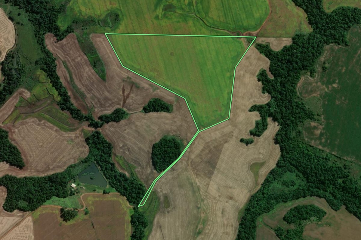 Imagem de satélite do imóvel rural em São Miguel das Missões (RS), com o contorno declarado no CAR desenhado por cima.