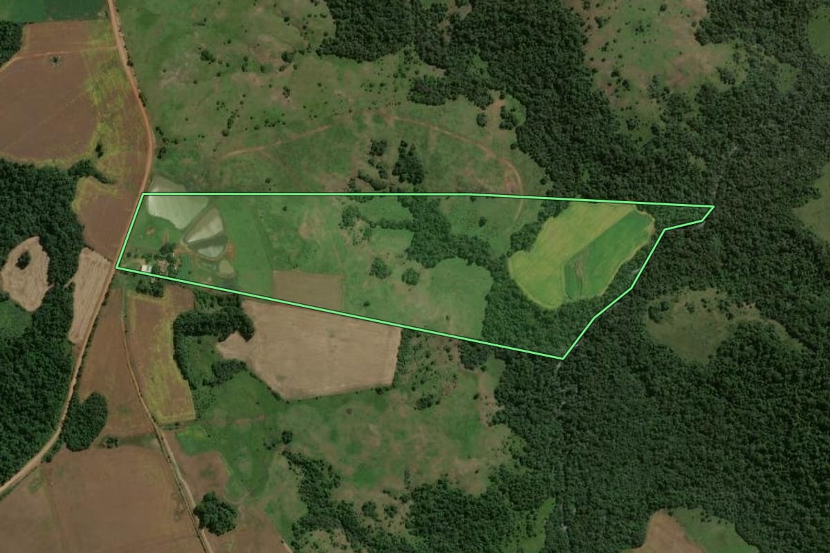 Imagem de satélite do imóvel rural em São Miguel das Missões (RS), com o contorno declarado no CAR desenhado por cima.