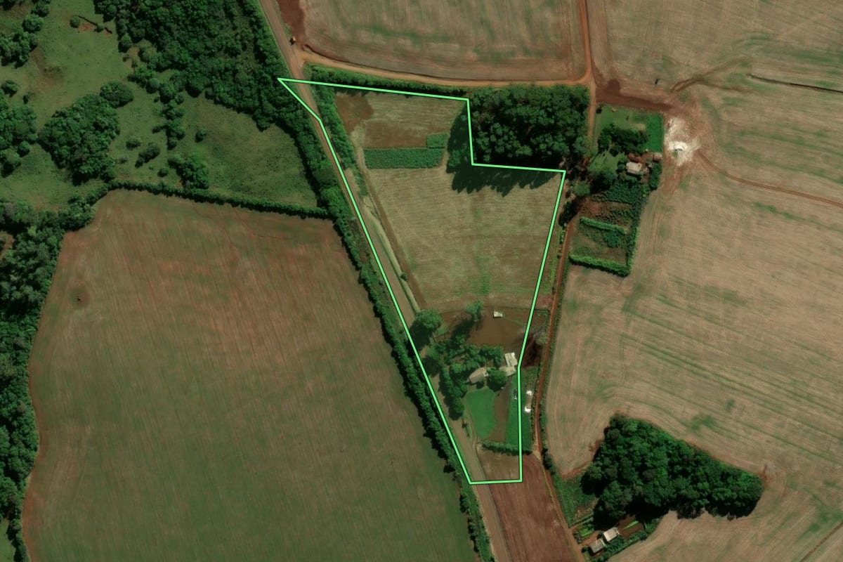 Imagem de satélite do imóvel rural em São Miguel das Missões (RS), com o contorno declarado no CAR desenhado por cima.