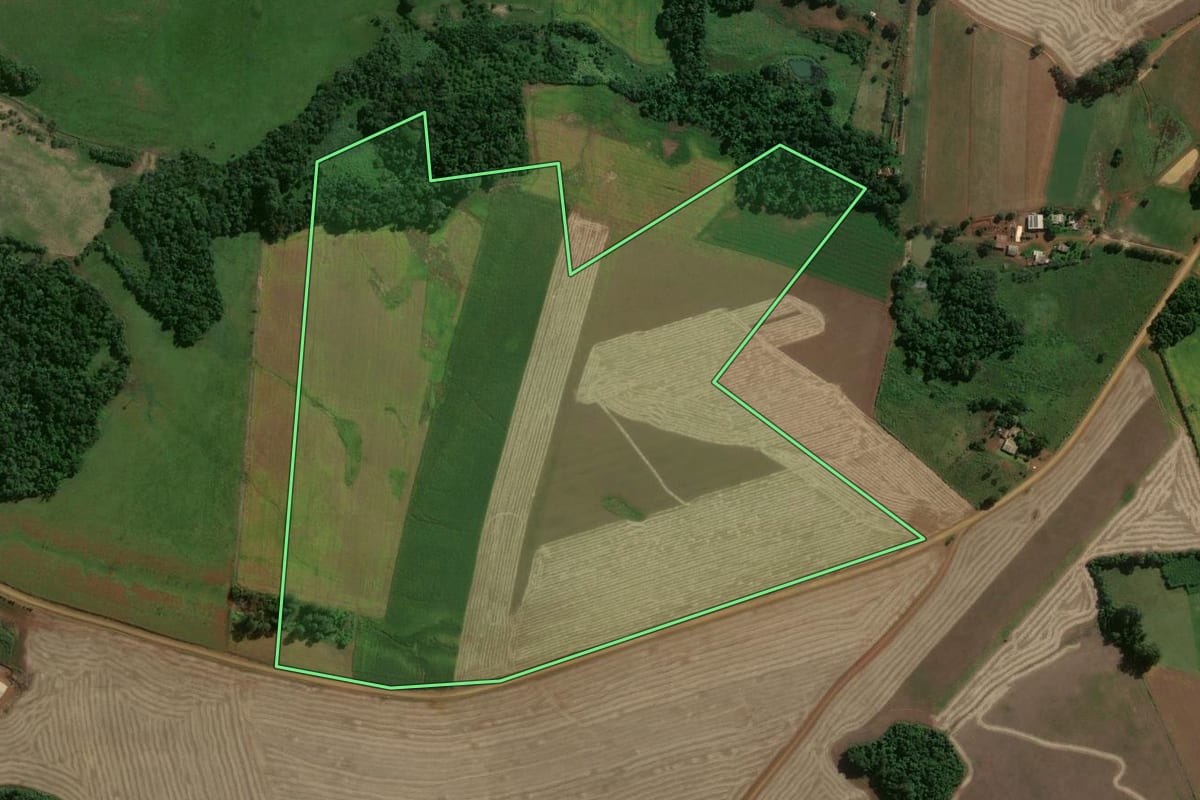 Imagem de satélite do imóvel rural em São Miguel das Missões (RS), com o contorno declarado no CAR desenhado por cima.