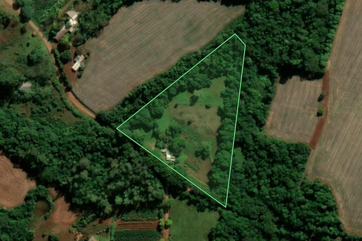 Imagem de satélite do imóvel rural em São Miguel das Missões (RS), com o contorno declarado no CAR desenhado por cima.