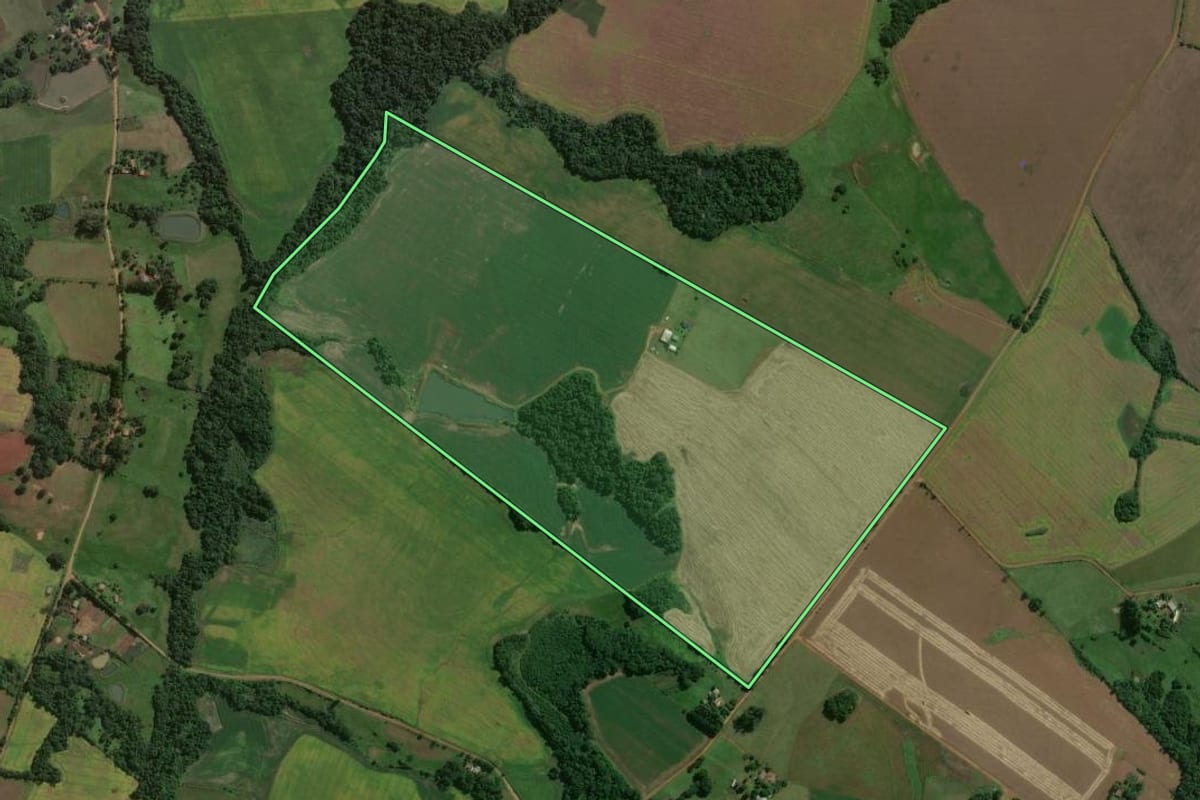Imagem de satélite do imóvel rural em São Miguel das Missões (RS), com o contorno declarado no CAR desenhado por cima.